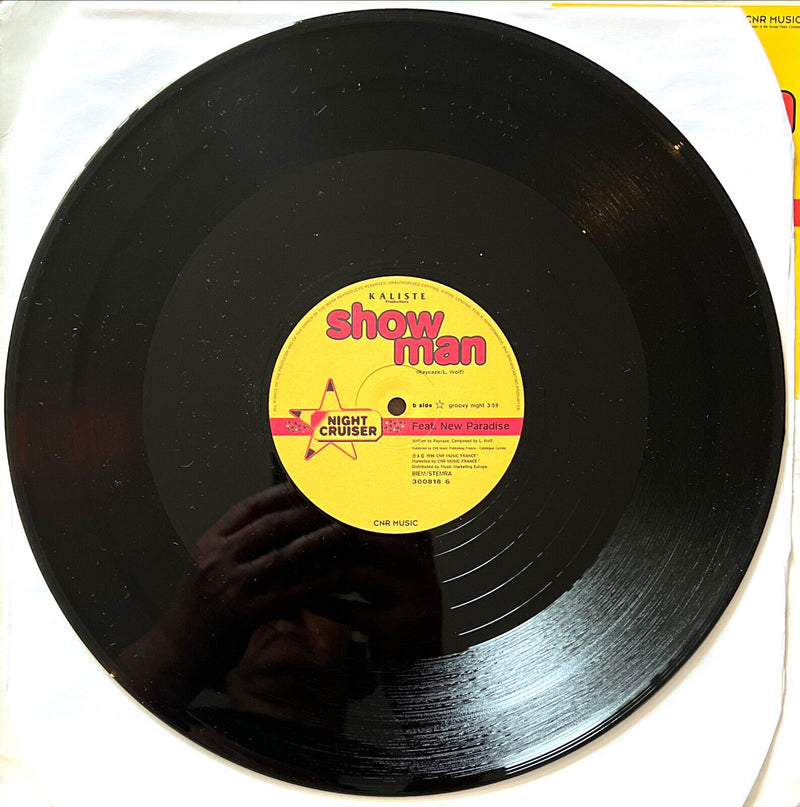 Night Cruiser Featuring New Paradise 12" Show Man - France