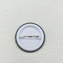 Badge rond "Daft Punk" - Design noir et blanc, 4,4 cm